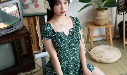 leeae-이아이,-photobook-‘hot-vacation’