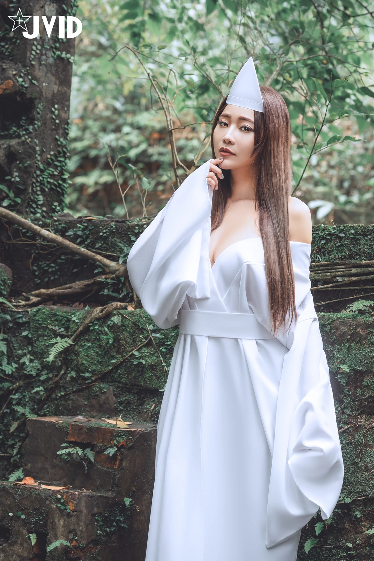 JVID Lele 樂樂 – E奶上空無遮【痴女幽霊△鬼姬杯】來去鄉下住一晚，出差沒想到卻…撞鬼了。 Set.01