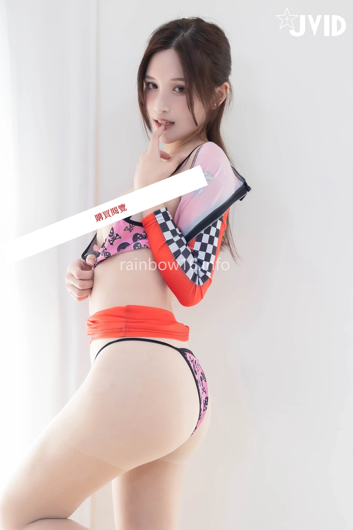 JVID 伊芙蝶 & Ash艾希 – 【四點全露】 首次合體珍藏❤ 賽車女郎油亮絲襪美腳蕾絲邊誘惑 Set.01