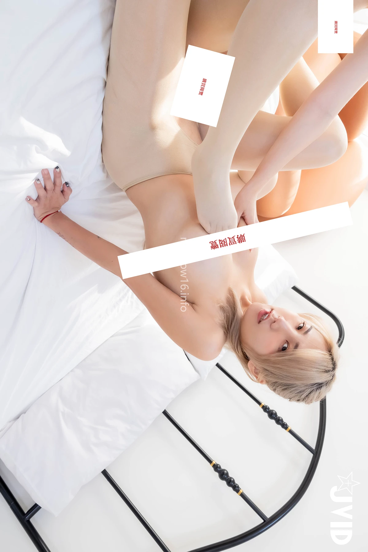 JVID 伊芙蝶 & Ash艾希 – 【四點全露】 首次合體珍藏❤ 賽車女郎油亮絲襪美腳蕾絲邊誘惑 Set.04