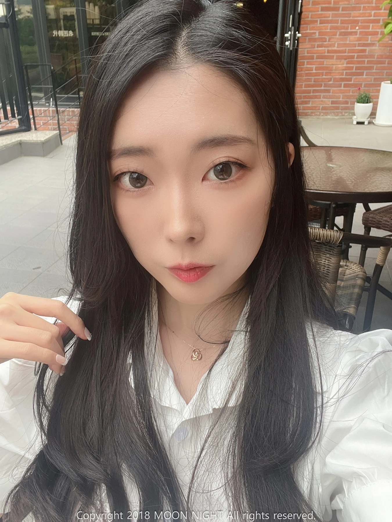 Mona 모나, Moon Night Snap 「Mona Has a Pretty Body」