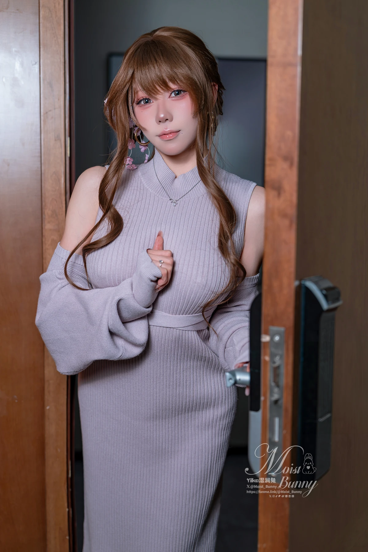 Cosplay 黏黏团子兔 – 2601月作品 在丈夫身边