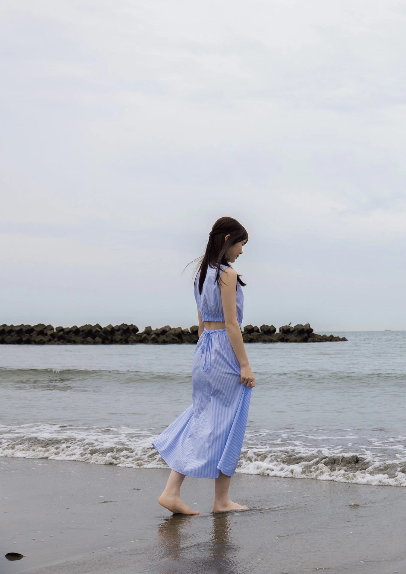 Emika Shirakami 白上咲花, 写真集 「Blooming」 Set.02