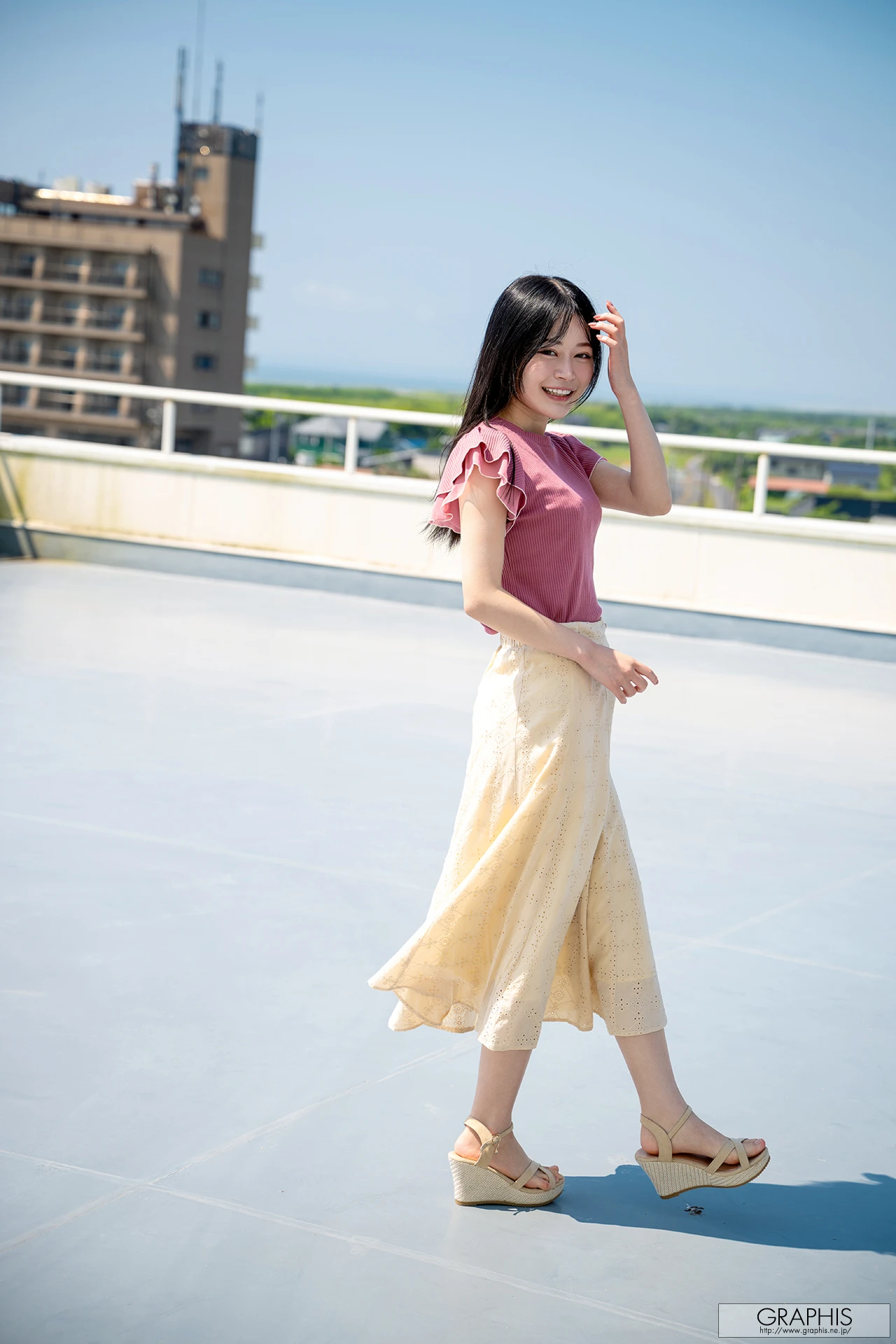 Uta Hibino 響乃うた – Graphis Gals 「Cheerful!」 Vol.01-02